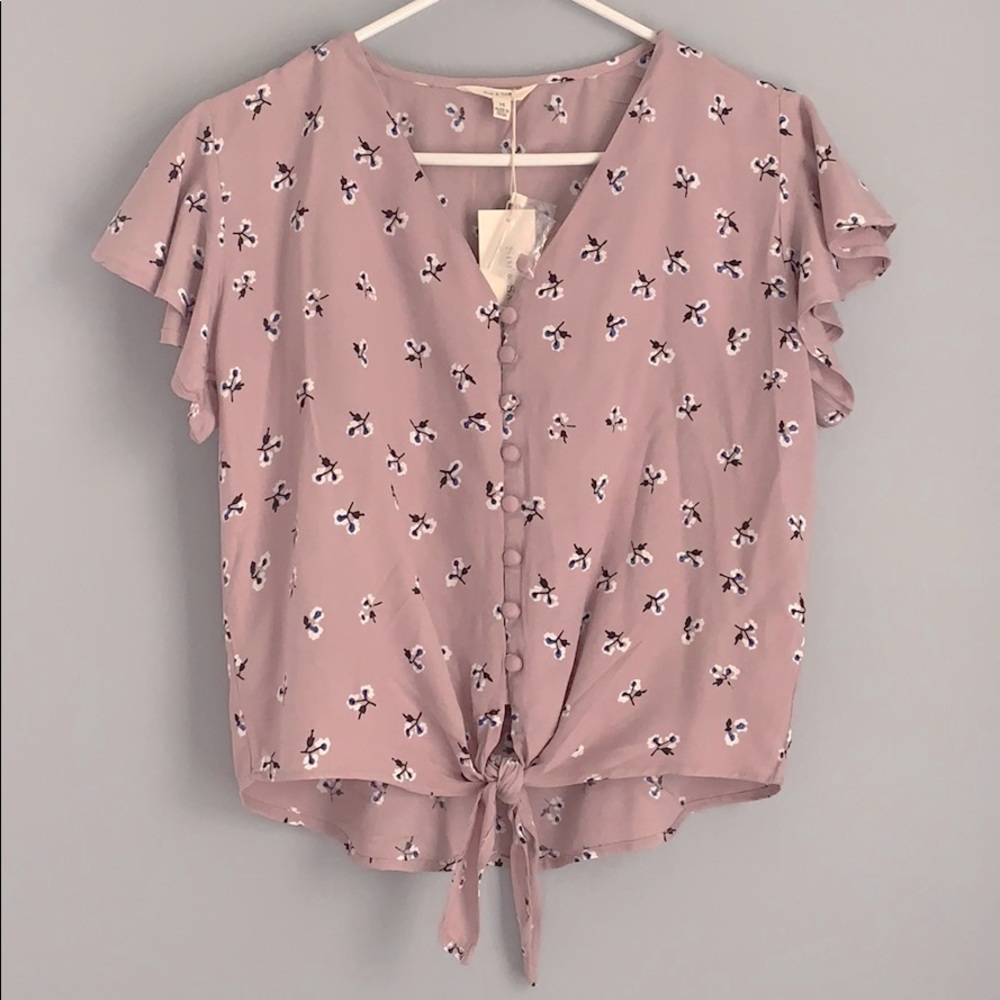 NWT Tie Front Floral Top